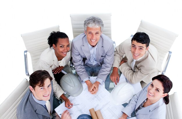 equipo colaborando en taller